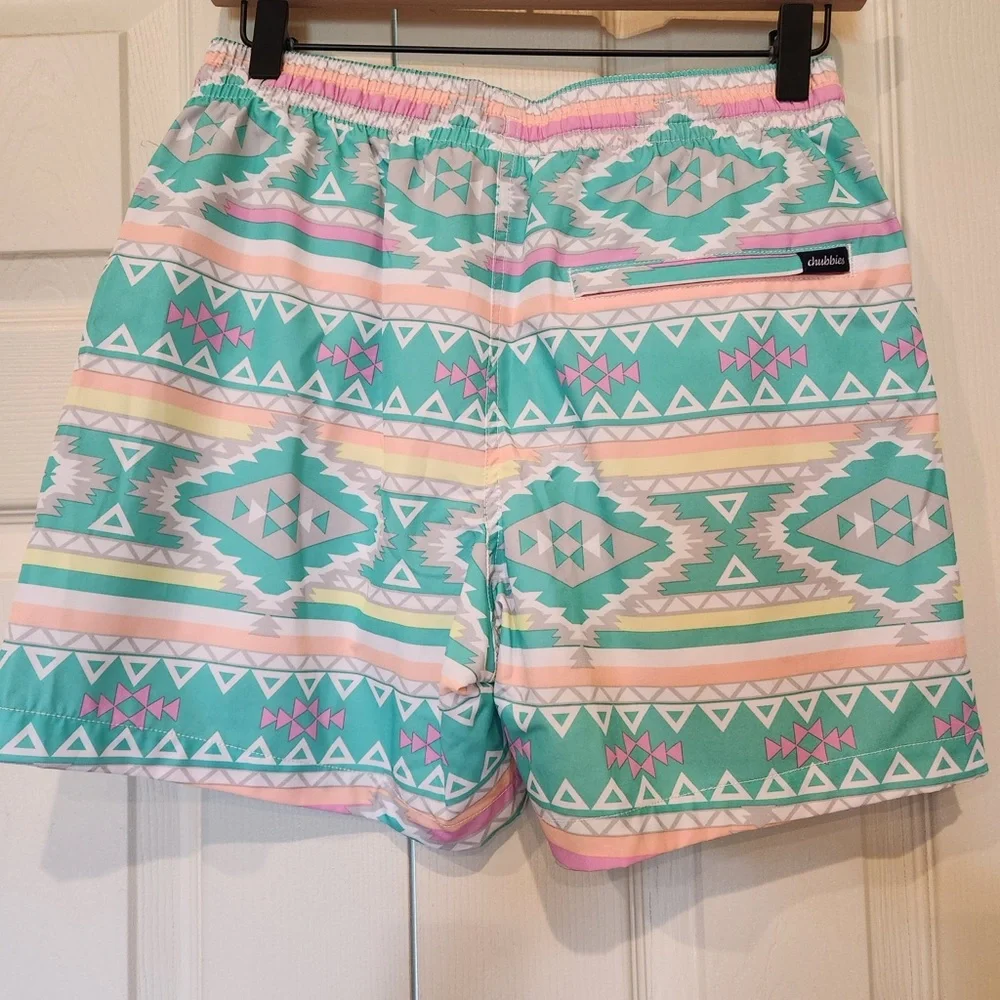 NWOT CHUBBIES Men’s‎ Size Small 5’5”Aztec Tribal Pastel Print Swim Shorts